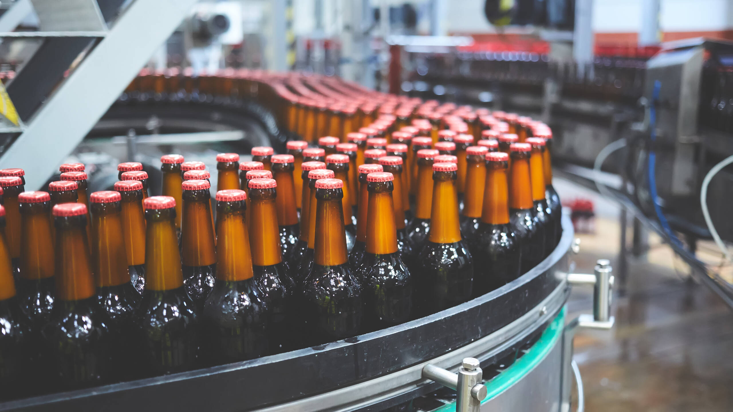 Indústrias de bebidas (refrigerantes, sucos, águas, cervejas)